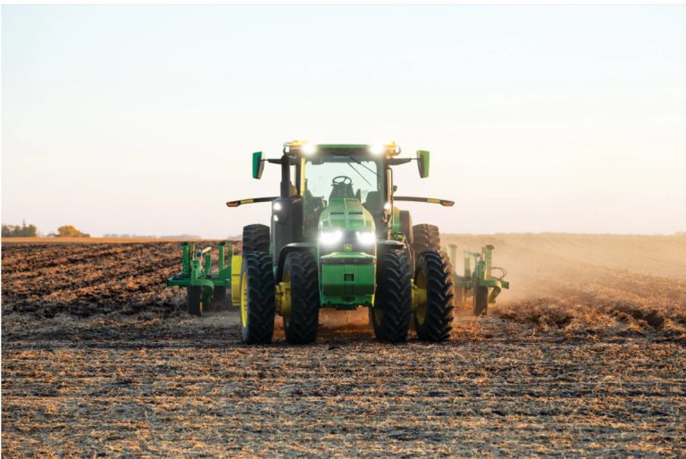 John Deere 8R Tractor : เมื่อภาคการเกษตรเรียกร้องระบบ Autonomous