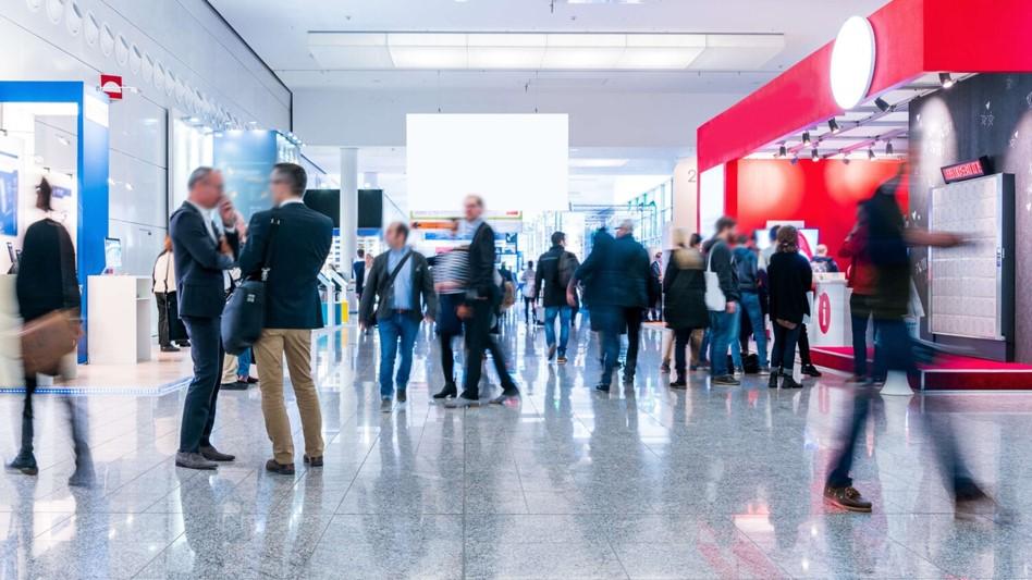 รายงาน Ericsson Mobility Report ฉบับล่าสุด เผยปีนี้ยอดผู้ใช้งาน 5G จะพุ่งแตะ 1 พันล้านบัญชี และจะเพิ่มเป็น 4.4 พันล้านบัญชี ในปี 2570 หรือ 2027