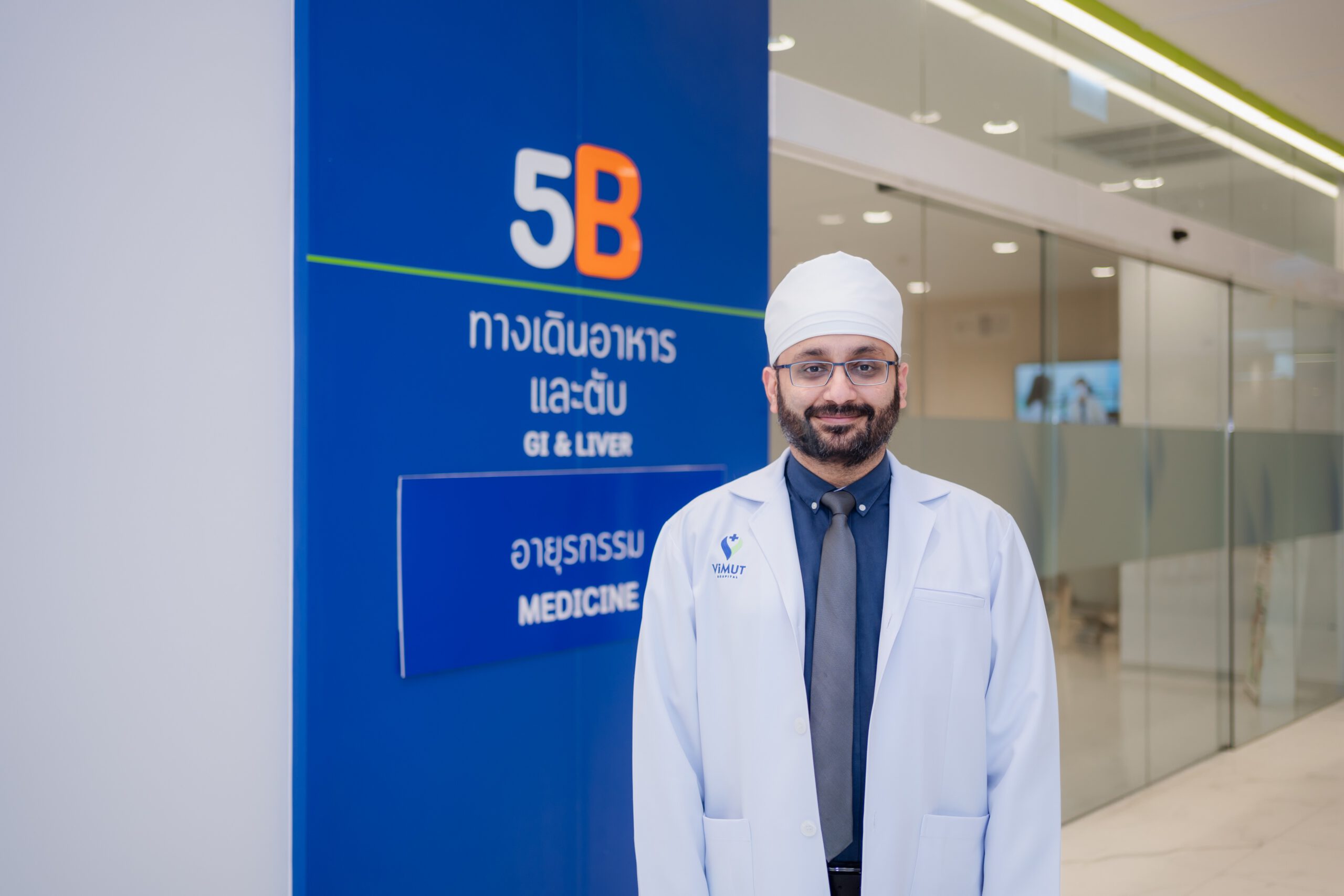 นพ. กุลเทพ รัตนโกวิท แพทย์ผู้ชำนาญการโรคระบบทางเดินอาหาร ศูนย์ทางเดินอาหารและตับ โรงพยาบาลวิมุต