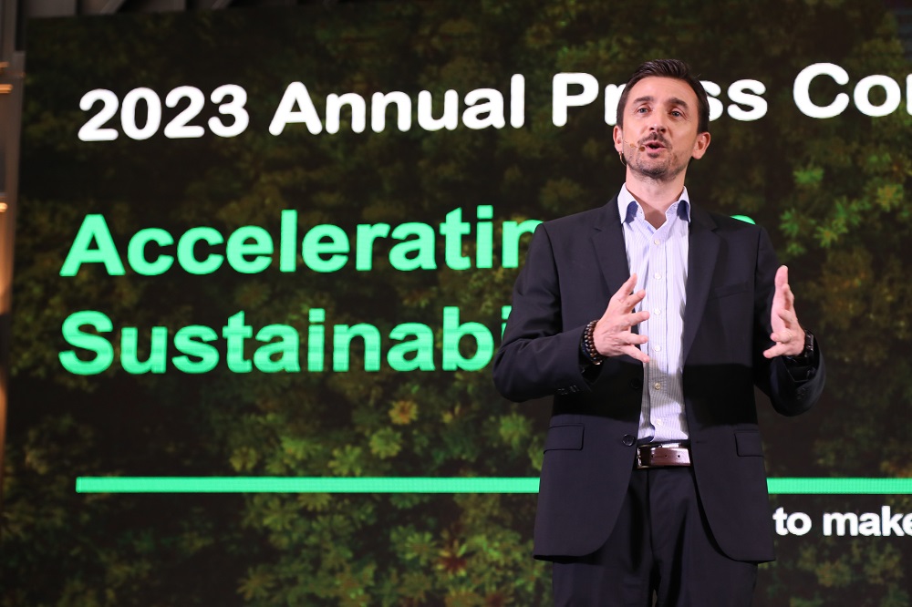 Schneider Electric เผยตัวเลขช่วยองค์กรทั่วโลกลดคาร์บอน 90 ล้านตัน ตั้งเป้าผู้นำด้านความยั่งยืนระดับโลก