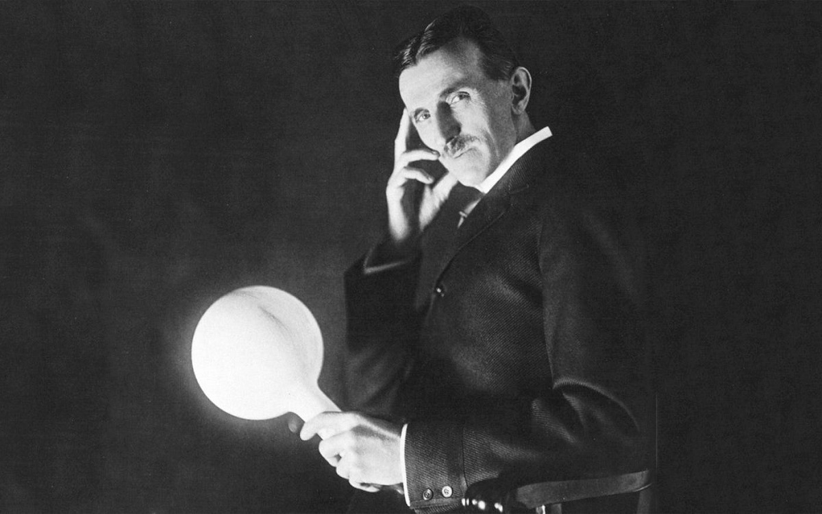 Nikola Tesla นักประดิษฐ์ที่โลกลืม สำรวจเทคโนโลยีปัจจุบันที่มาจากสมองอัจฉริยะเขา อ่านแล้วคงงงว่าเขาคิดมันได้อย่างไรจากเมื่อเกือบ 100 ที่แล้ว