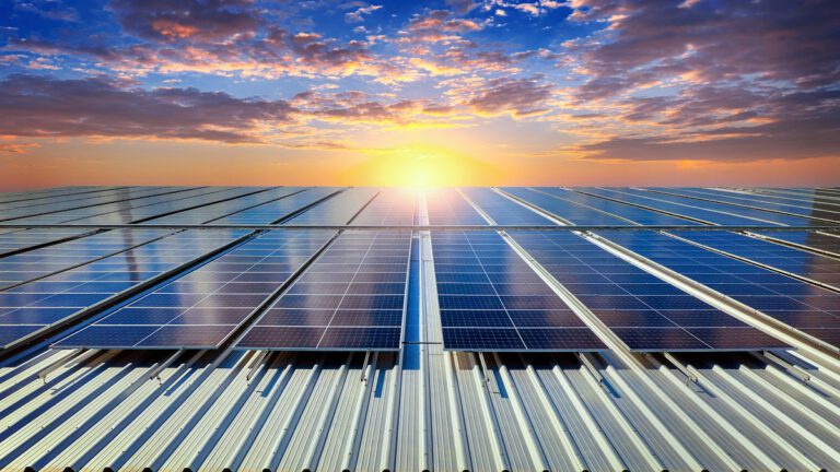 Solar Cell กับการหาเทคโนโลยีใหม่เพื่อทดแทน ซิลิกอน แม้จะเป็นเทคโนโลยีที่ใช้มานาน แต่กลับไม่ใช่ของที่ดีที่สุด แล้วอะไรละคือขั้นต่อไปของมัน