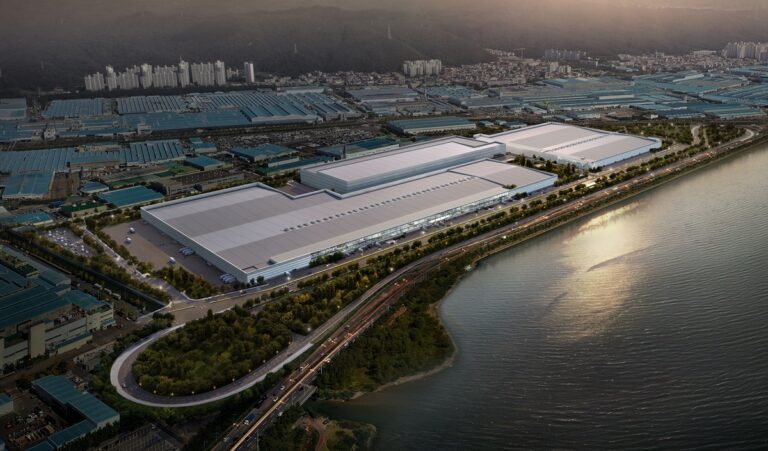 Hyundai Motor ประกาศตั้งโรงงานรถยนต์ไฟฟ้าแห่งใหม่ที่เมืองเกิด โรงงานใหม่จะมีพื้นที่ 548,000 ตร.ม. กำลังการผลิตรถยนต์ไฟฟ้า 200,000 คันต่อปี
